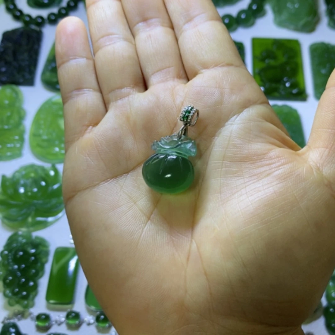 【闪购商品】未镶嵌蛇纹石玉颈饰