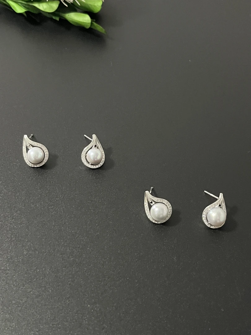 西亚珠宝OY10-海水珍珠耳钉7mm+多样性发其一
