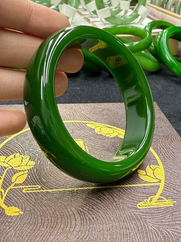 菠菜绿宽版手镯多样性发其一