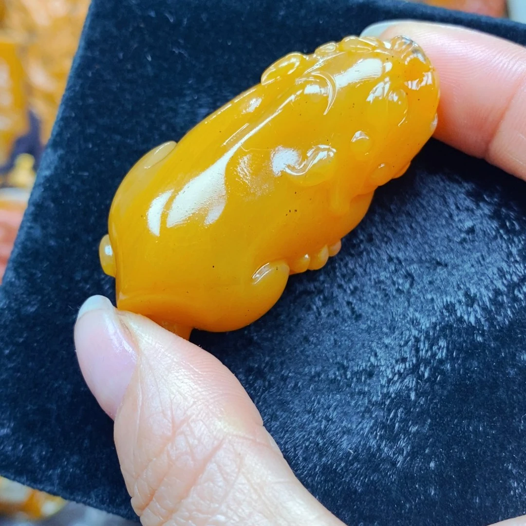 未镶嵌石英质玉（黄龙玉）颈饰