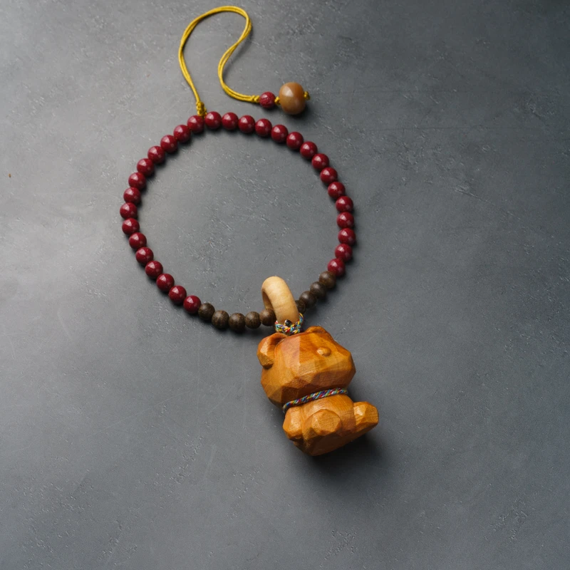 含辰砂工艺品【安平小熊】天然合香珠崖柏小熊车挂可调节