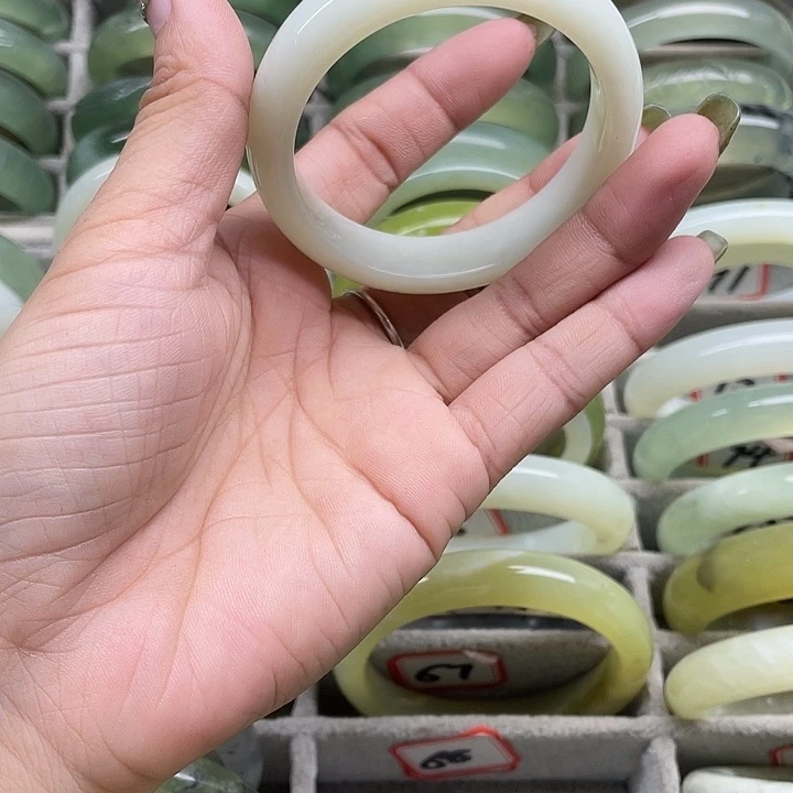 蛇纹石玉未镶嵌手镯68