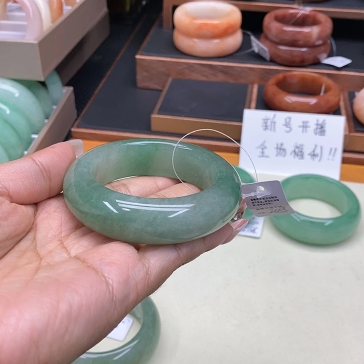 库***米未镶嵌手镯石英质玉