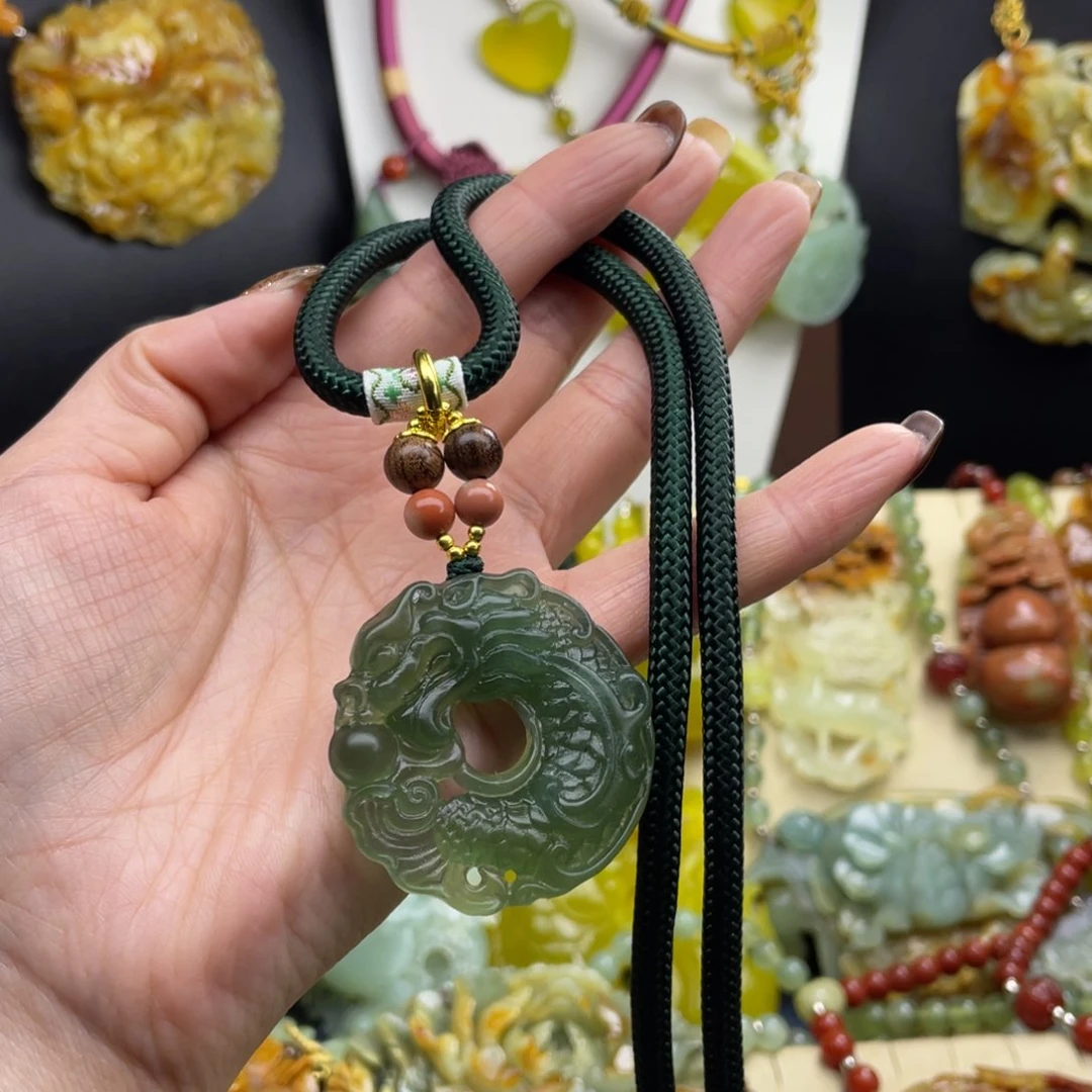 未镶嵌蛇纹石玉颈饰