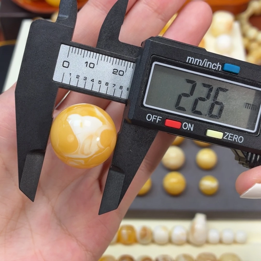 琥珀未镶嵌珠宝奇石焦皮浓橘白圆珠22.6mm