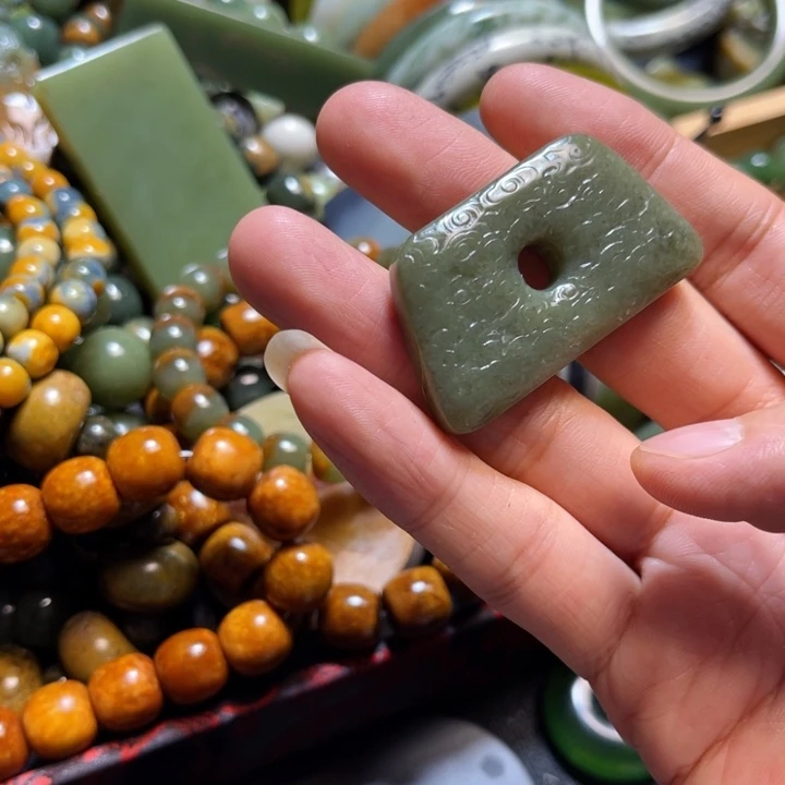 手链未镶嵌岫岩河磨玉（透闪石质玉）