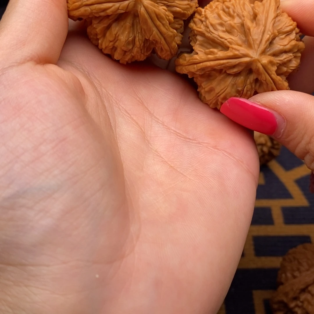 @***哥文玩核桃吊坠白狮子