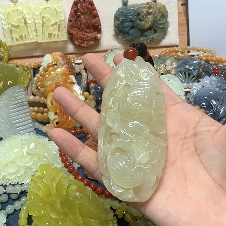 合金蛇纹石玉吊坠