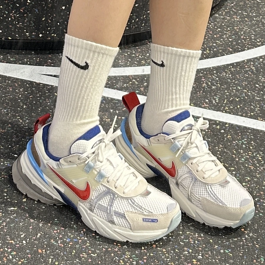 NIKE耐克女子NIKE V2K RUN潮流时尚个性板鞋/雅丹风鞋HF5724-061