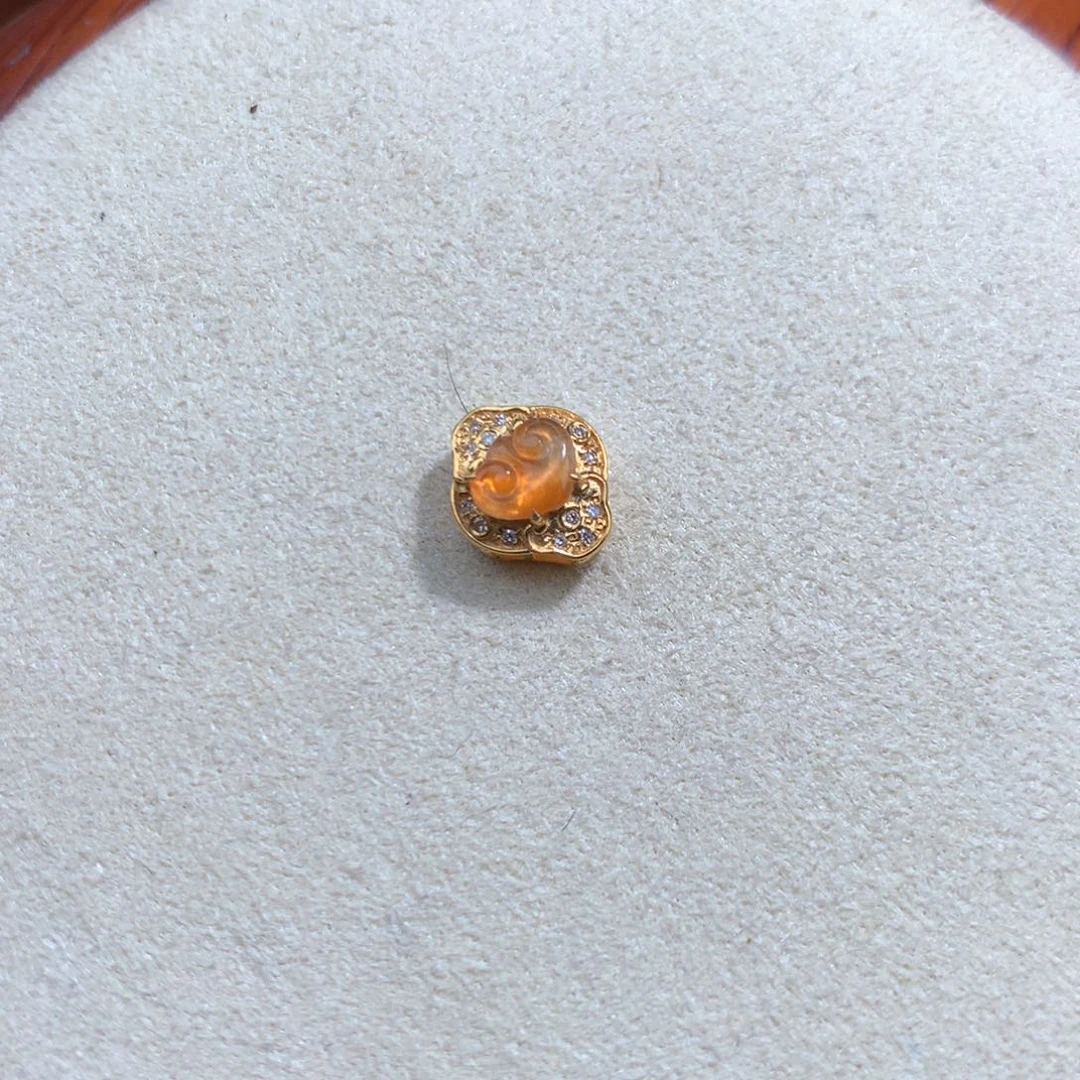 翡翠18K金镶嵌项链如意