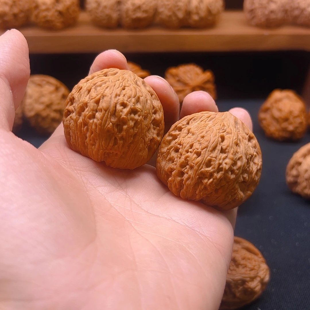 ঞ***:核桃把件泥鳅绣球40全品