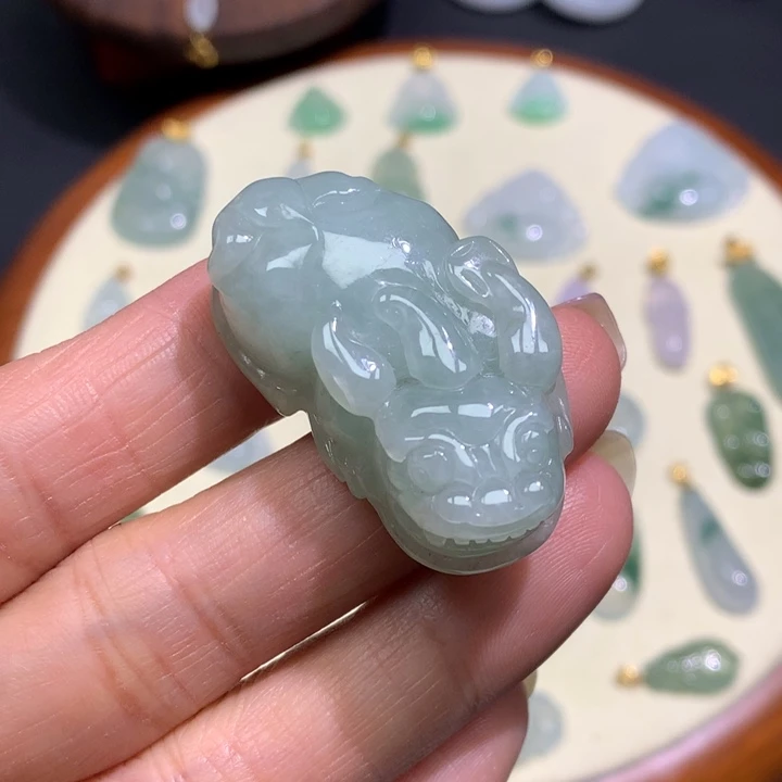 翡翠未镶嵌颈饰貔貅