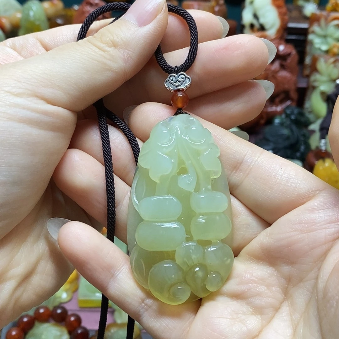 岫玉未镶嵌吊坠(赠链)