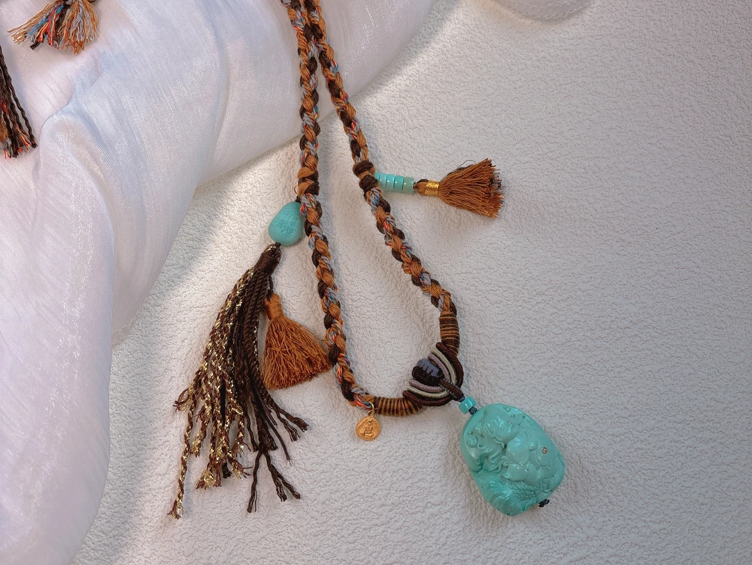 湖北天然原矿绿松石锦鲤女孩项链