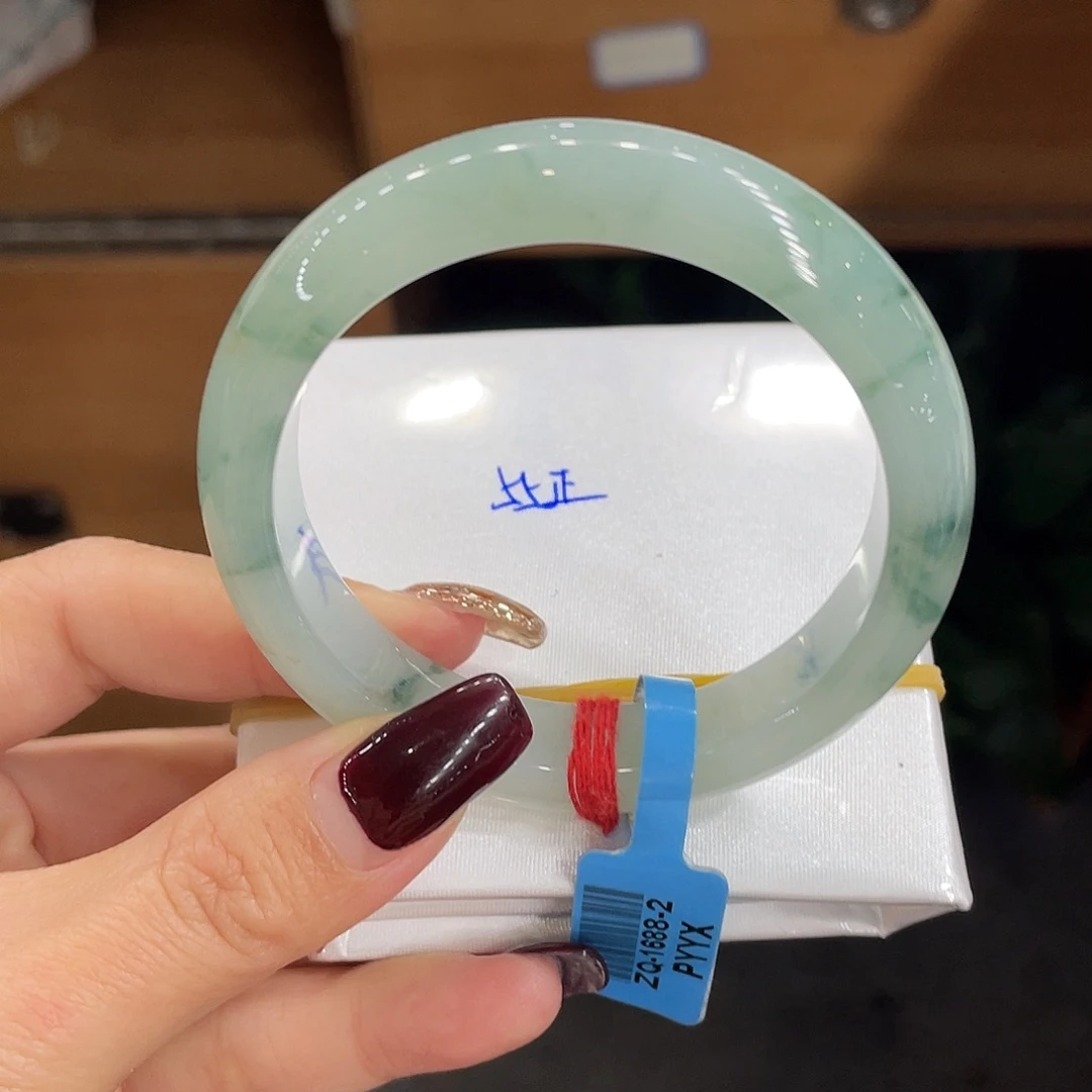 翡翠手镯未镶嵌大**米天然翡翠