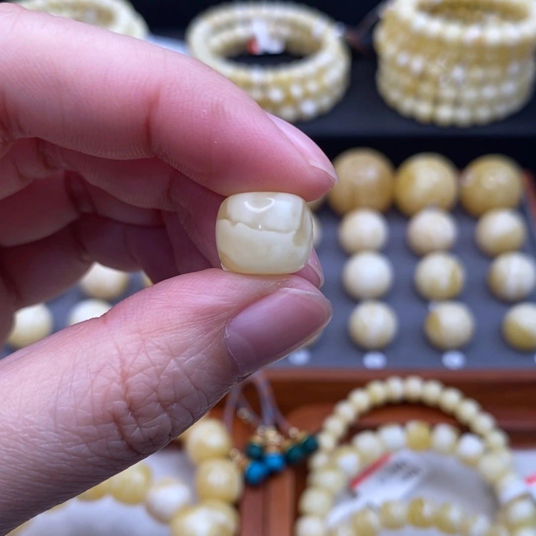 蜜蜡未镶嵌珠宝奇石12.7*10.6