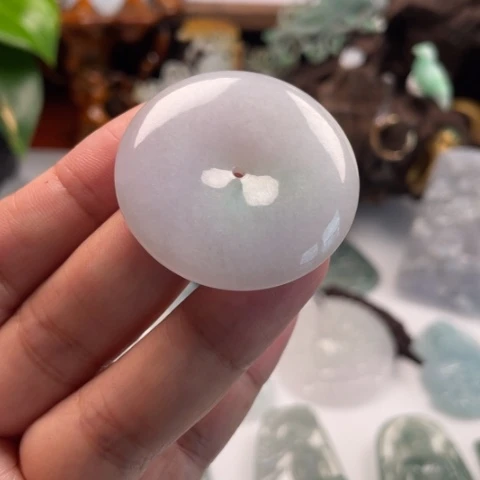 翡翠未镶嵌颈饰平安扣