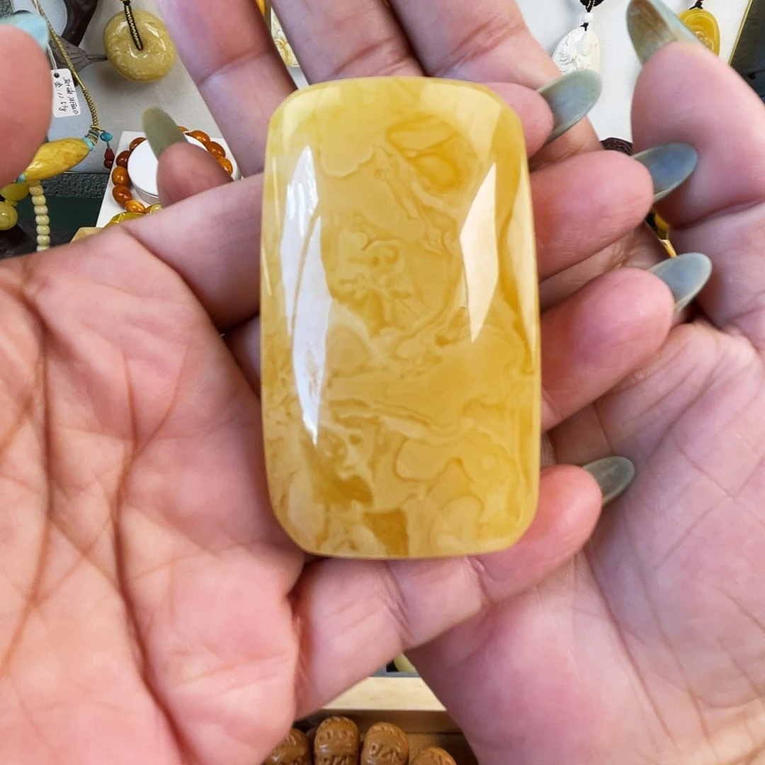 未镶嵌颈饰琥珀白**啡，