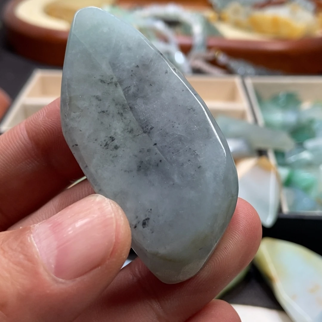 翡翠未镶嵌颈饰料子