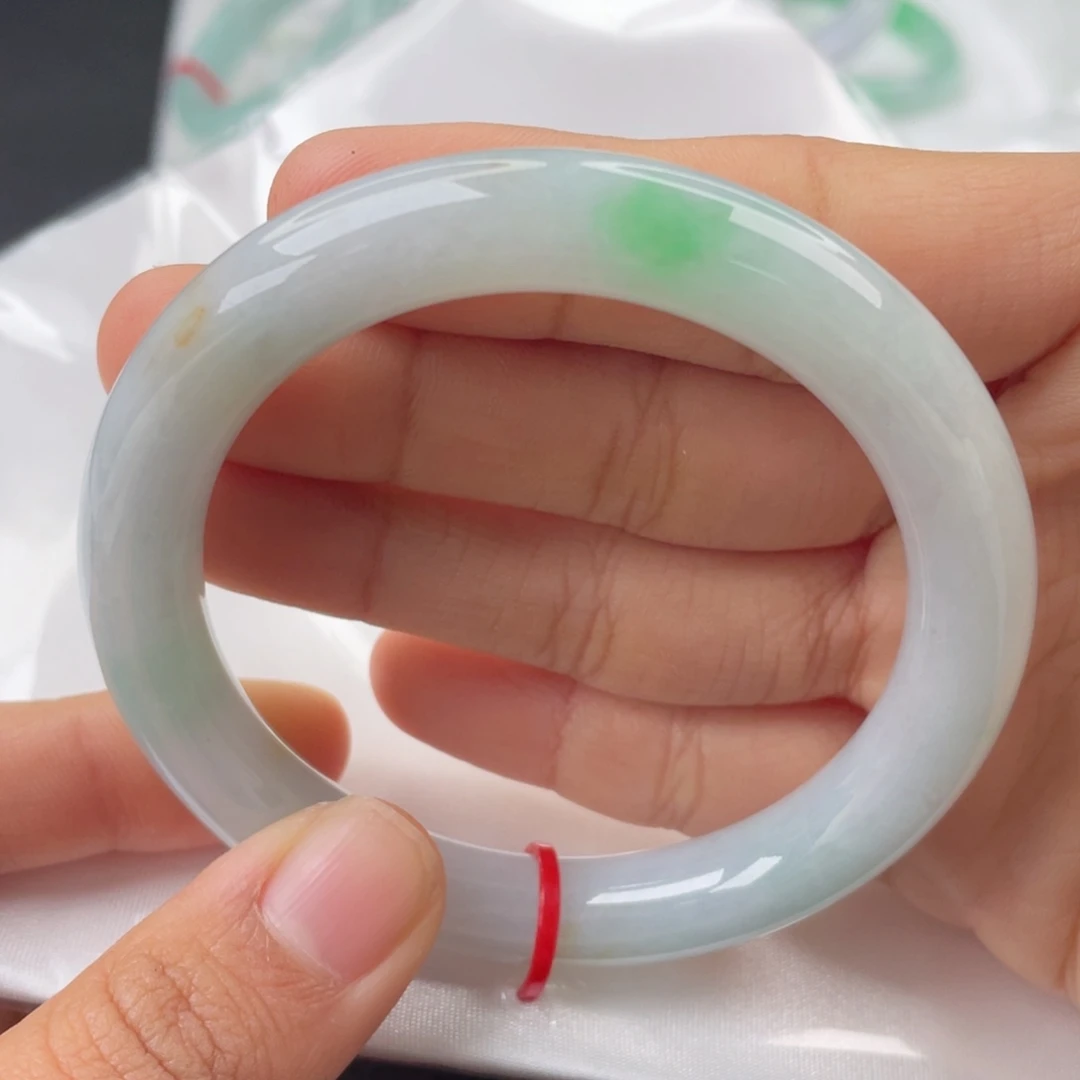 翡翠手镯（圆镯）未镶嵌54圈