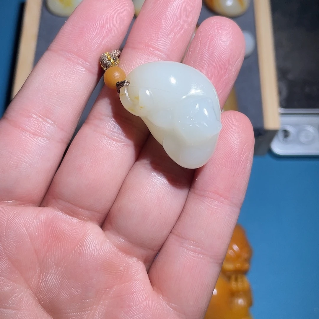 和田玉未镶嵌车挂