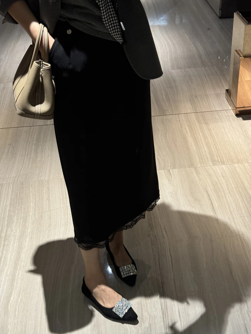 阿黎精选--------春夏下摆花边小黑裙