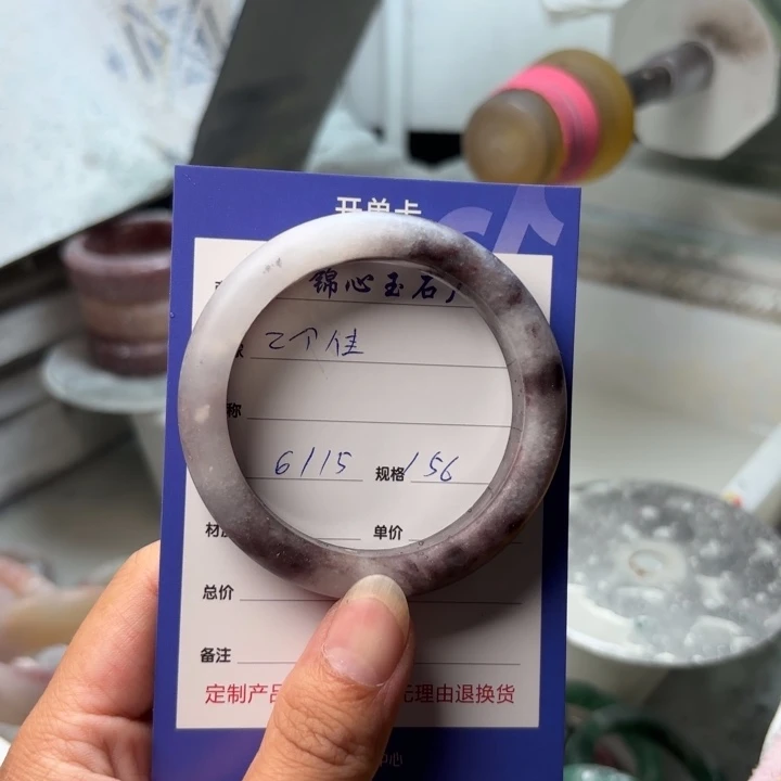 石英质玉手镯未镶嵌?**佳