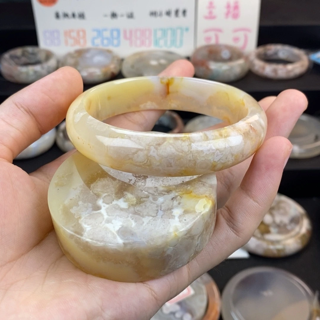 石英质玉手镯未镶嵌