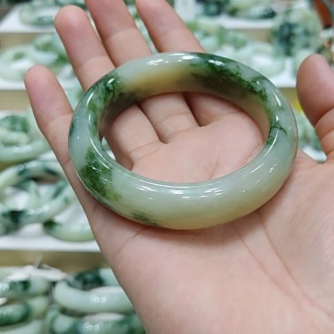 河***草未镶嵌透闪石-蛇纹石玉手镯