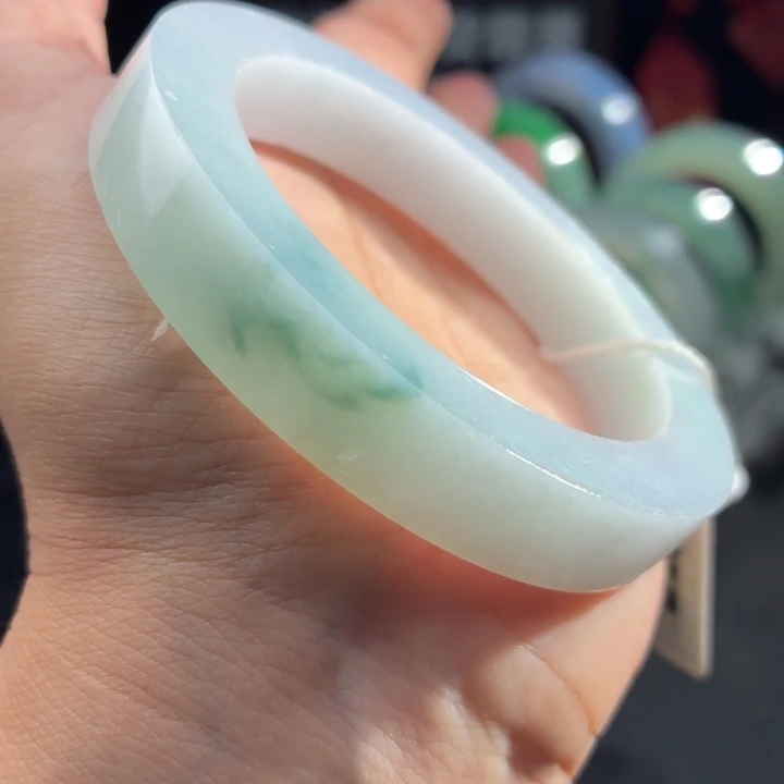 未镶嵌翡翠手镯定制翡翠
