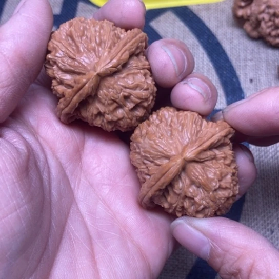 吊坠文玩核桃三角白