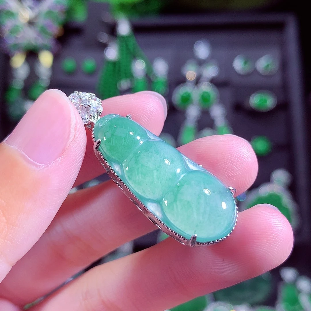 颈饰未镶嵌翡翠天然