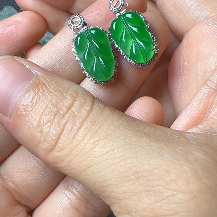 欣****翡翠18K金镶嵌吊坠(不含链)