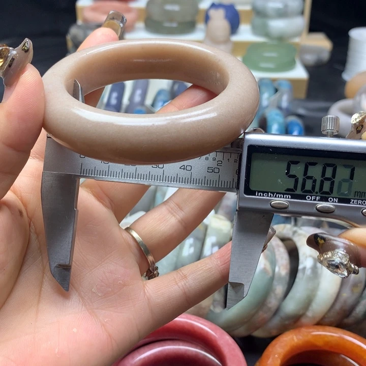 未镶嵌手镯石英质玉