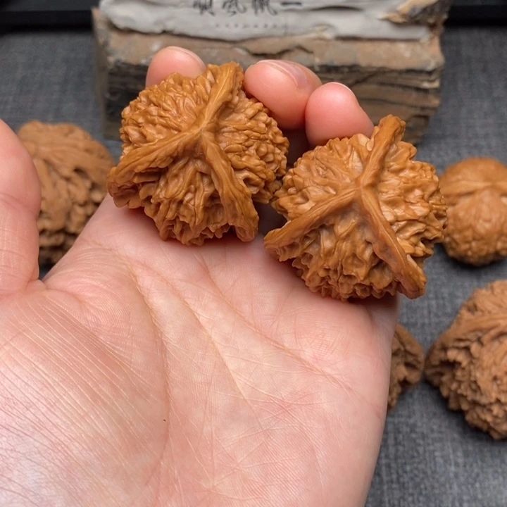 文玩核桃吊坠尺寸40三棱