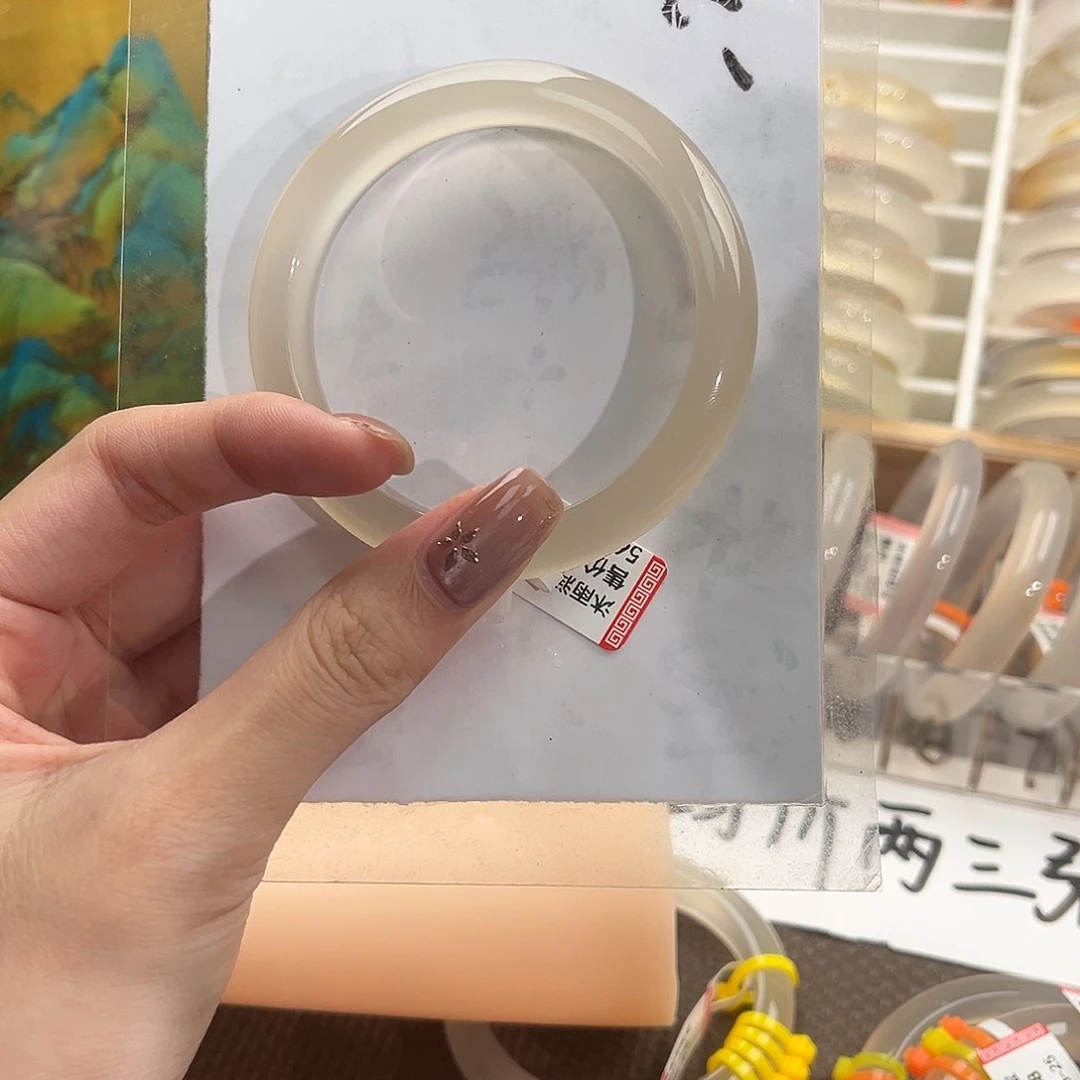 手镯玛瑙/玉髓未镶嵌e***i