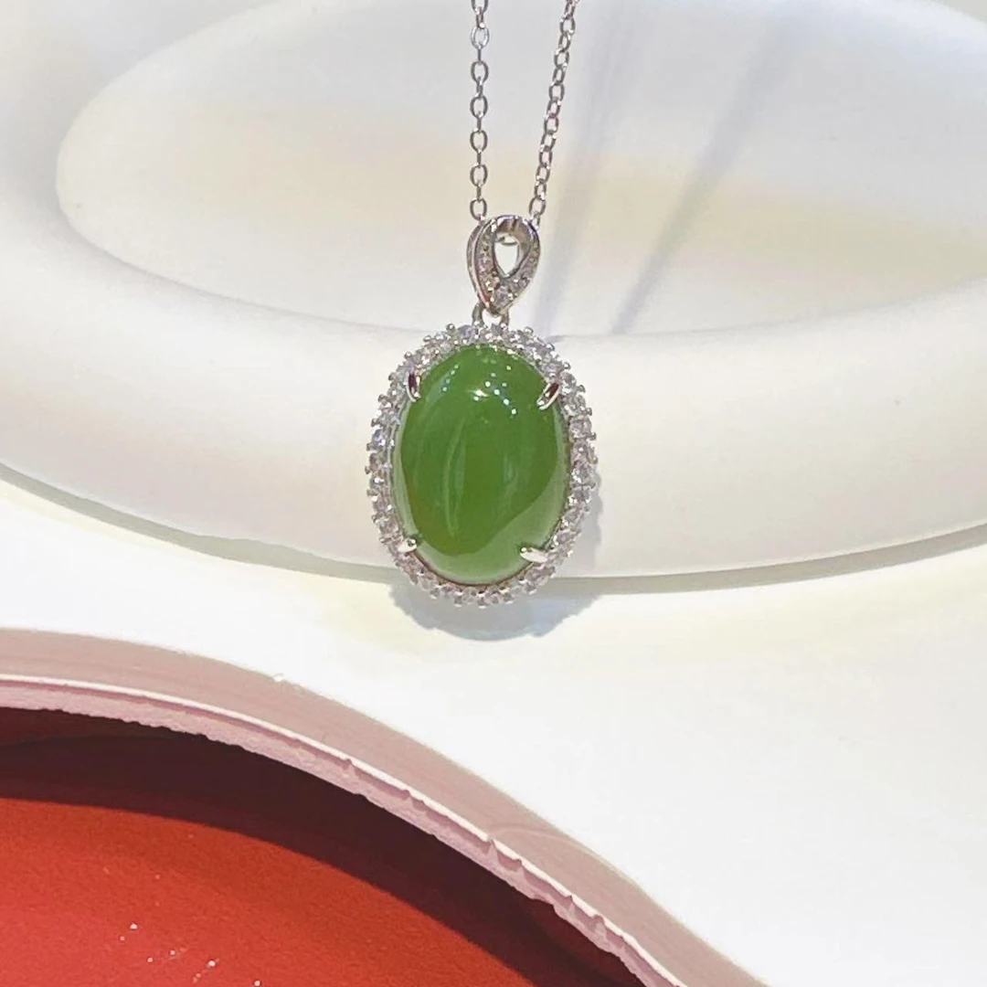 S925银镶嵌12x16mm碧玉旦面吊坠HNZ9650