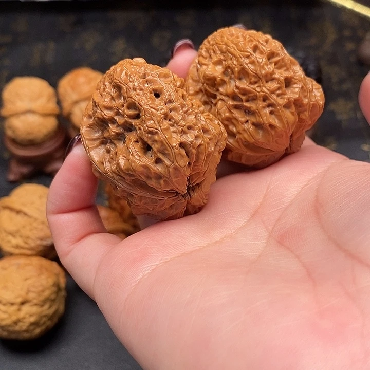 文玩核桃吊坠高背龙脊43