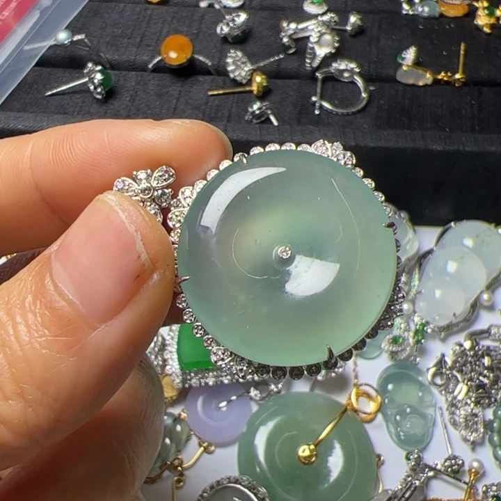 翡翠吊坠(不含链)18K金镶嵌翡翠吊坠项链