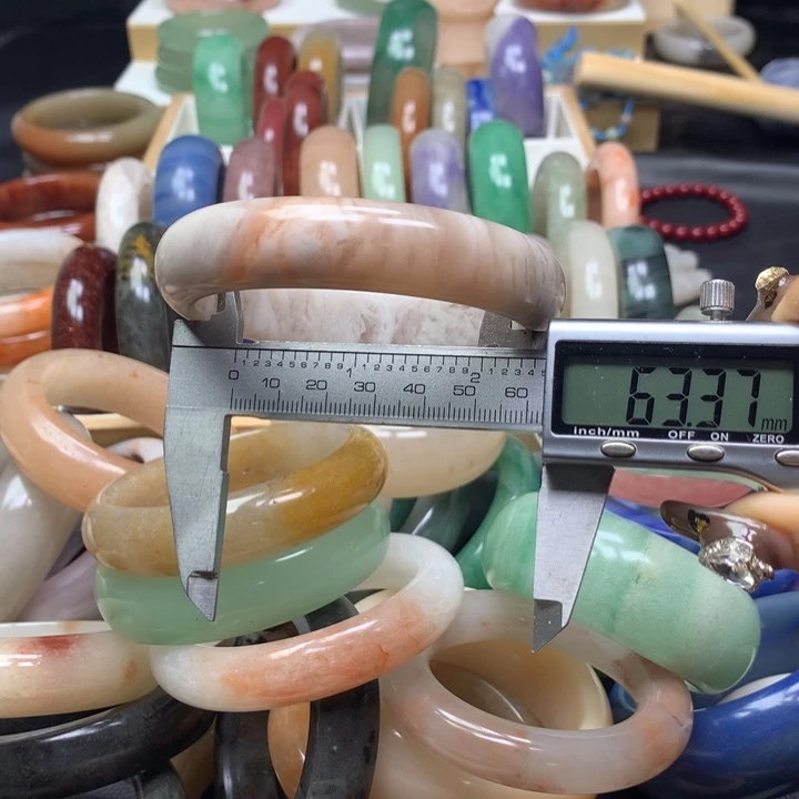 未镶嵌手镯石英质玉