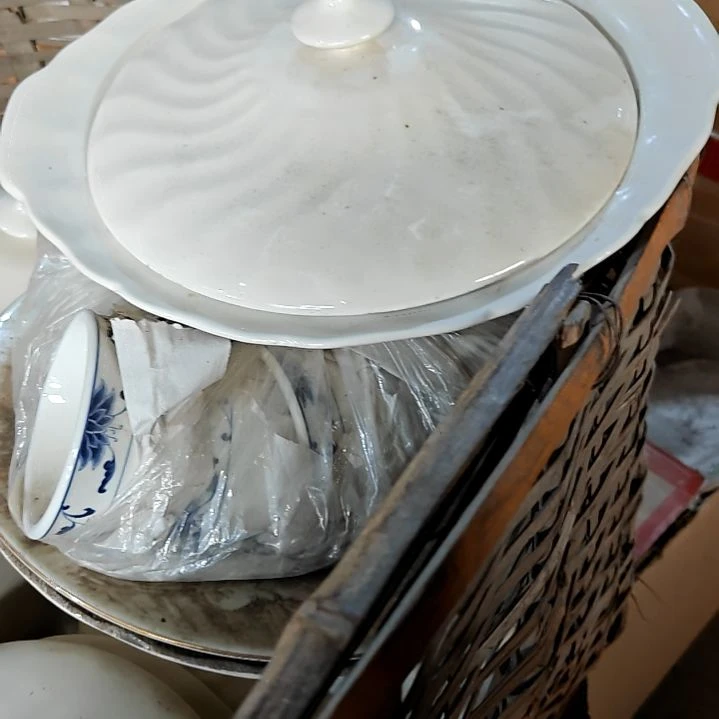 陶瓷盘子碗啥都有陶瓷盘子碗啥都有