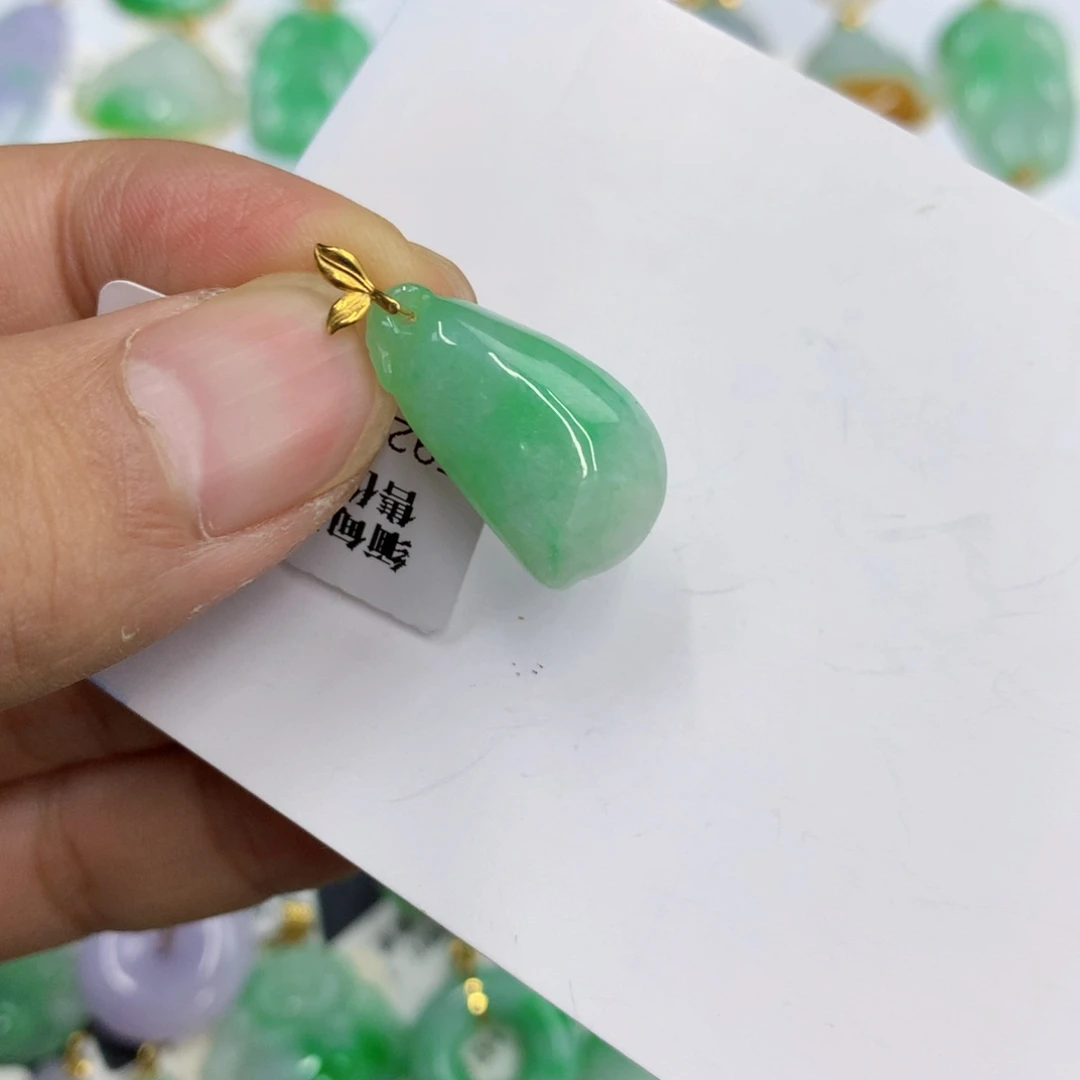 翡翠18K金镶嵌颈饰翡翠