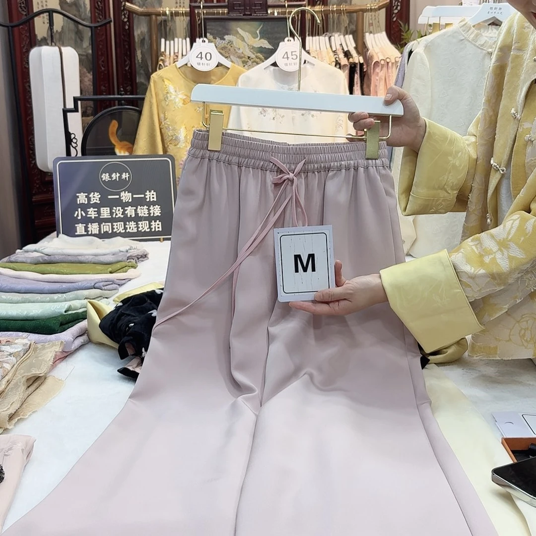 a***y非议和不信任的问题上的
