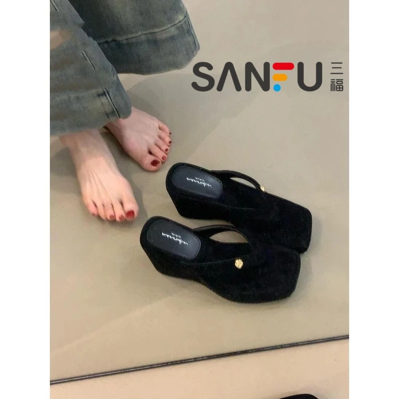 三福增高厚底夹趾人字拖鞋女外穿2025夏季新款法式绝美坡跟凉拖鞋