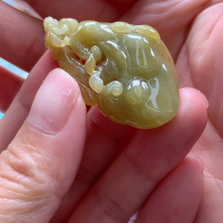 翡翠未镶嵌颈饰如意