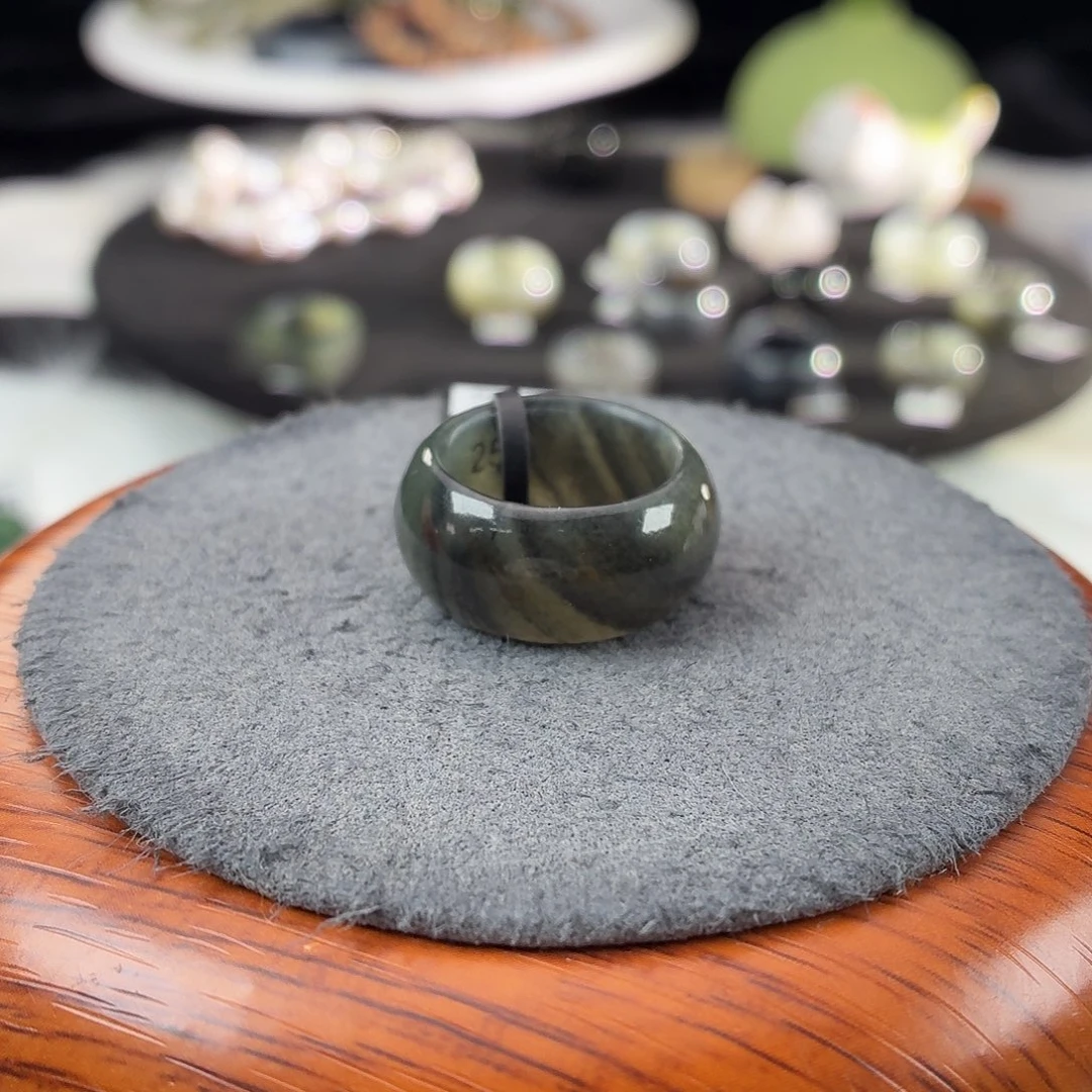 和田玉未镶嵌戒指b127绿底青花墩16.4不退换