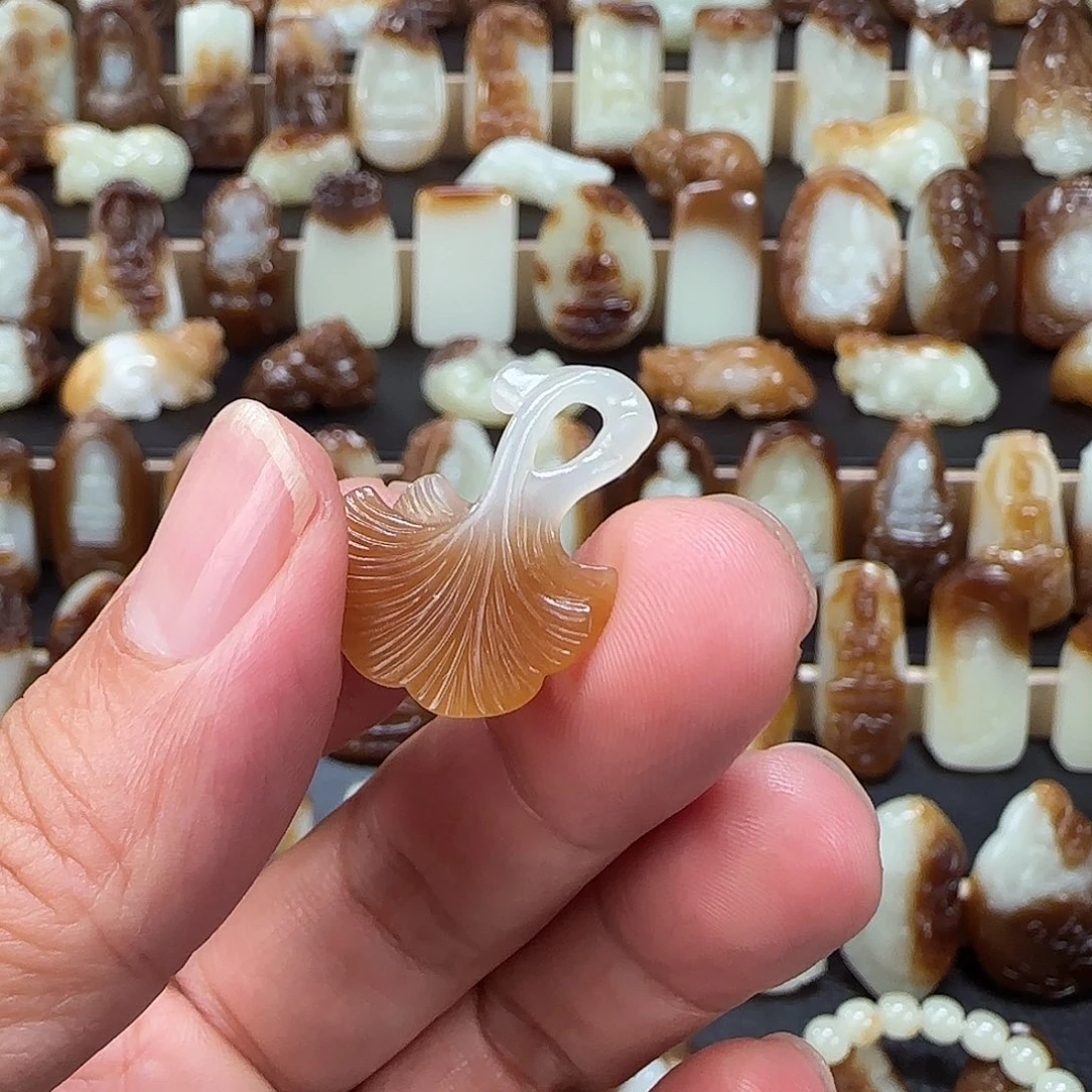 快***鸟颈饰未镶嵌和田玉（糖玉）