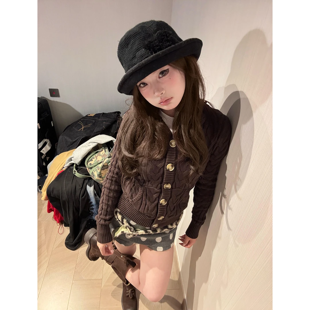 复古慵懒风设计感绞花连帽毛衣女2025年新款软糯百搭短款针织开衫