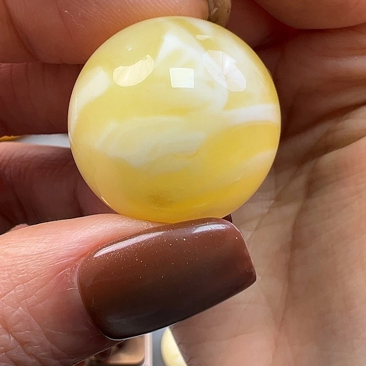 蜜蜡未镶嵌珠宝奇石