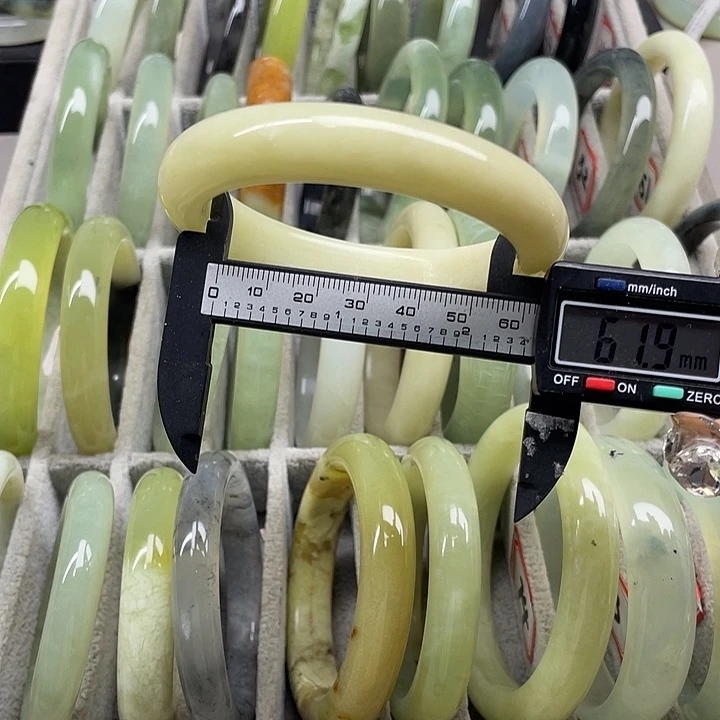 蛇纹石玉未镶嵌手镯41